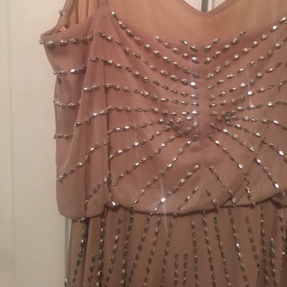 Elegant dress - Picture 4 of 8